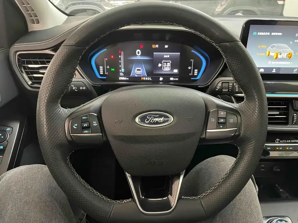 Ford Focus 2022 из CN, фото 8