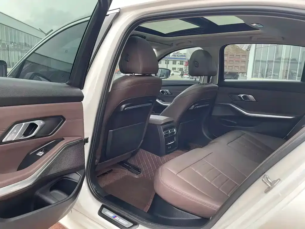BMW 3 Series 2021 из CN, фото 9