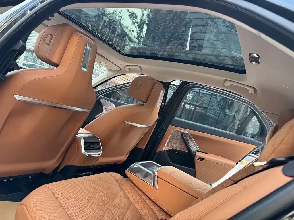 BMW 7 Series — фото 10