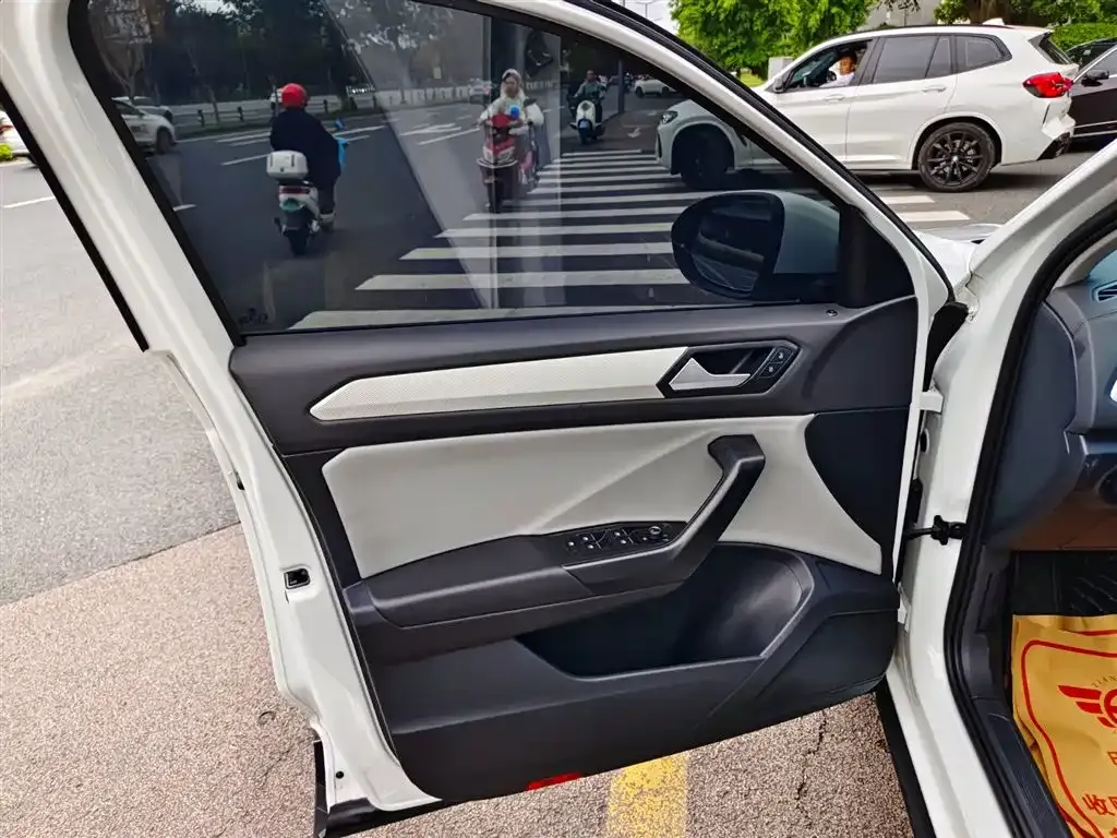 Volkswagen T-Roc 2023 из CN, фото 6