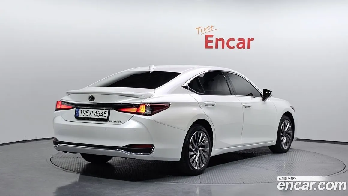 Lexus ES 2025 из KR, фото 2