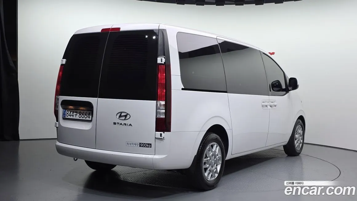 Hyundai Staria — фото 2