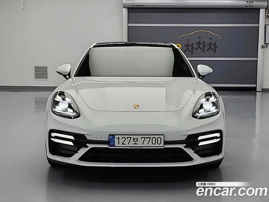 Porsche Panamera — фото 1