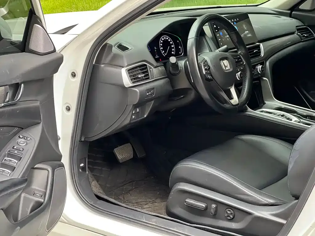 Honda Accord — фото 10