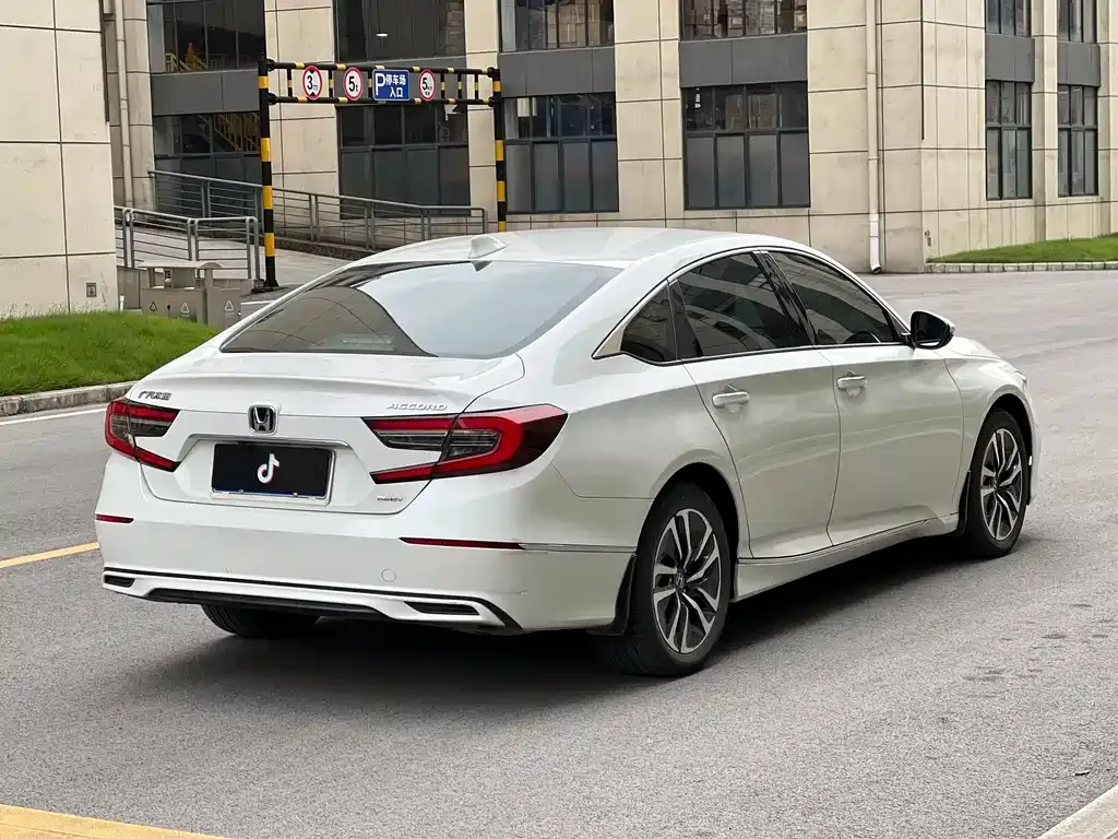 Honda Accord — фото 6