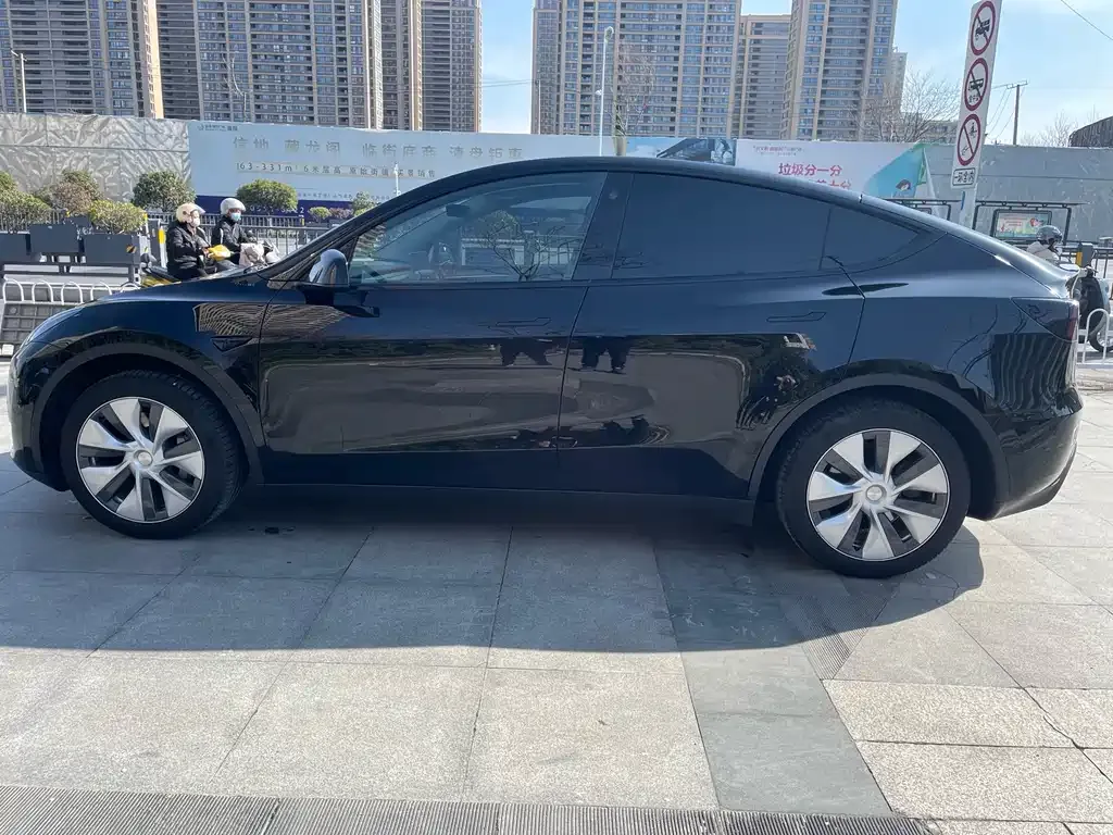Tesla Model Y — фото 4