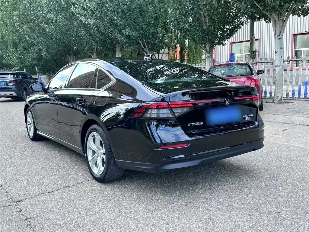 Honda Accord — фото 10