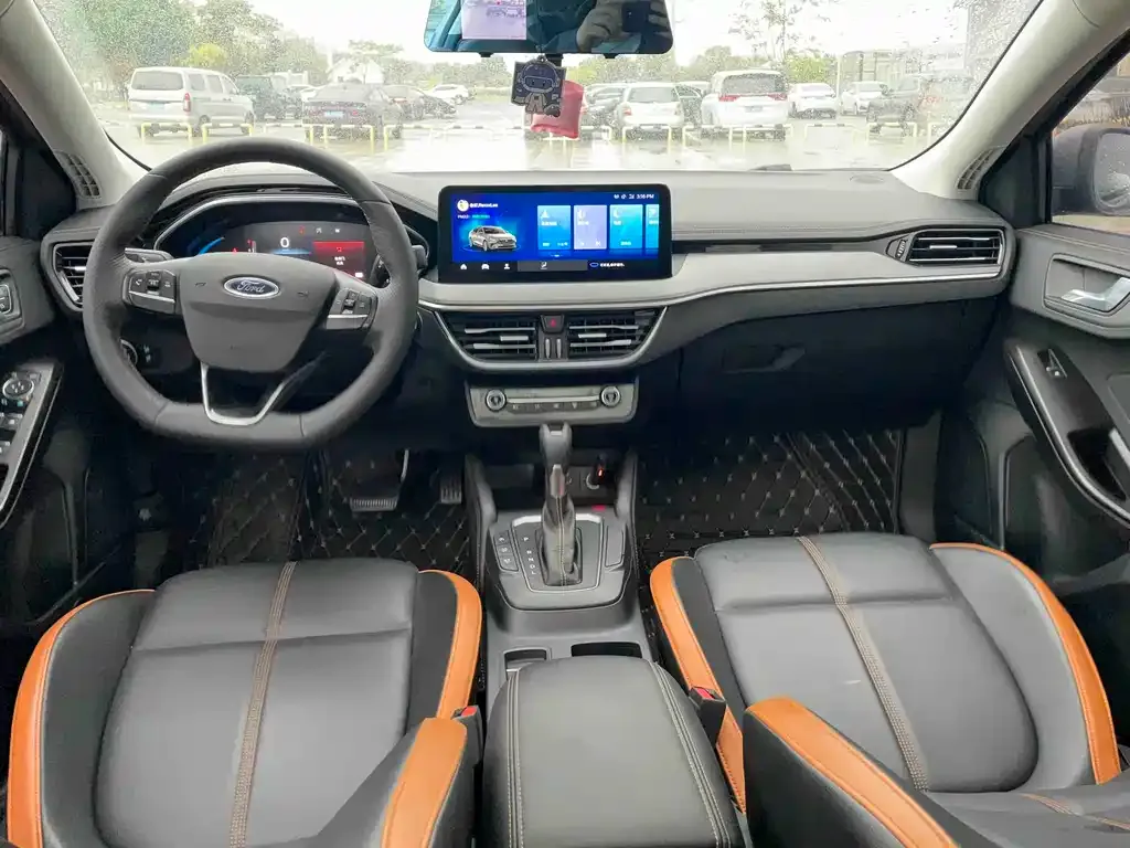 Ford Focus 2022 из CN, фото 10