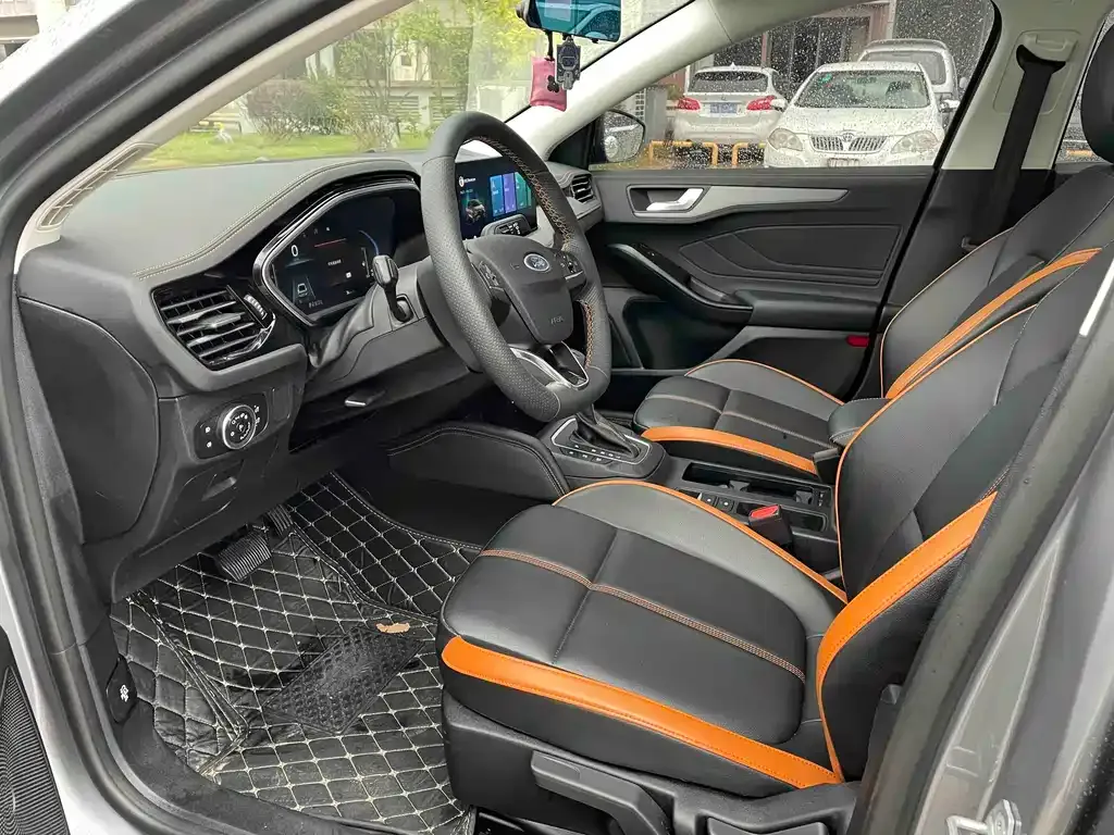 Ford Focus 2022 из CN, фото 5