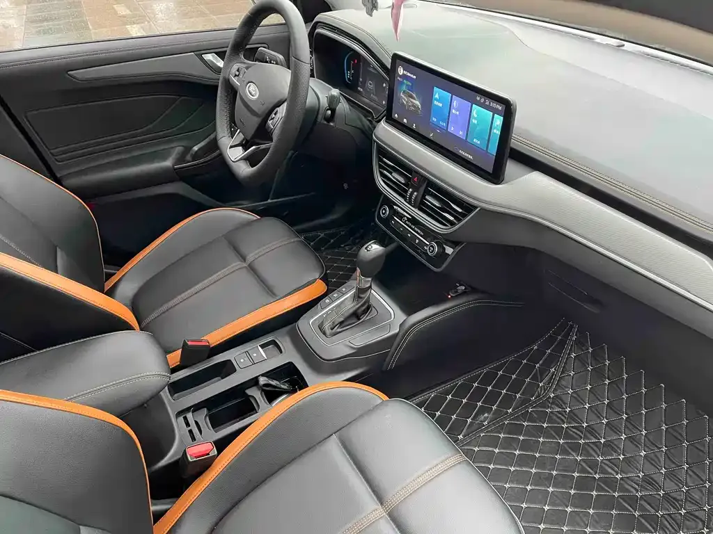 Ford Focus 2022 из CN, фото 6