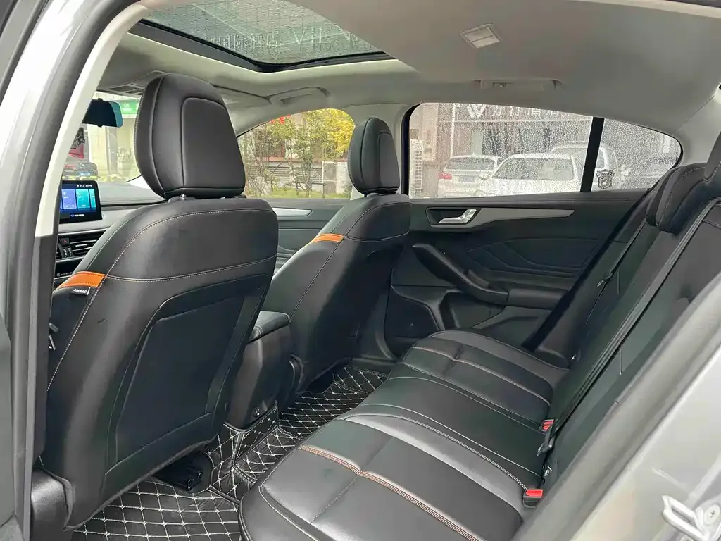 Ford Focus 2022 из CN, фото 7