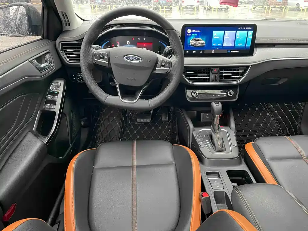 Ford Focus 2022 из CN, фото 9