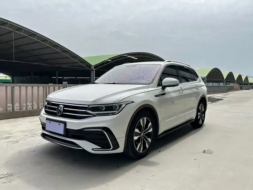 Volkswagen Tiguan L — фото 1