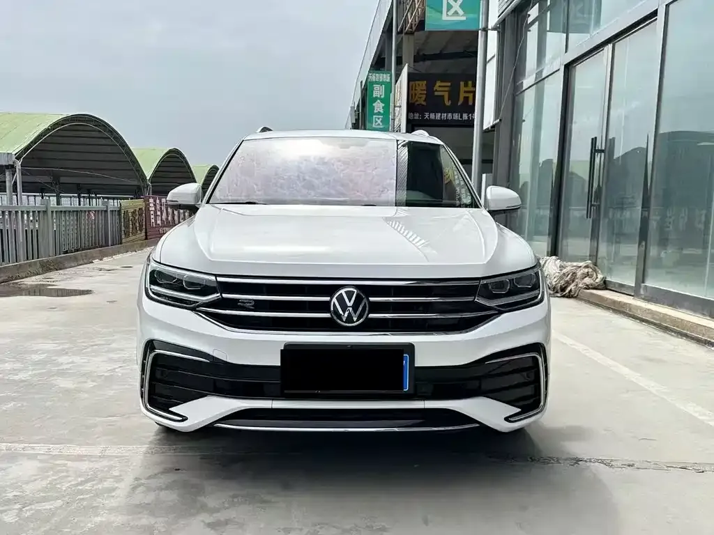 Volkswagen Tiguan L — фото 2