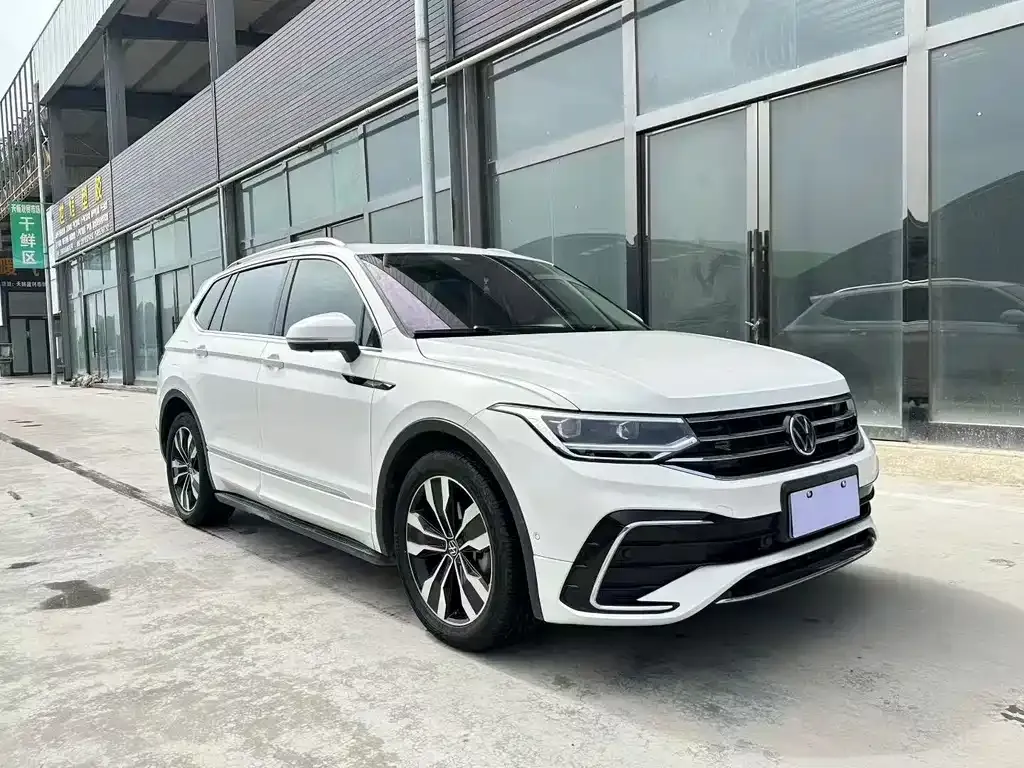 Volkswagen Tiguan L — фото 3
