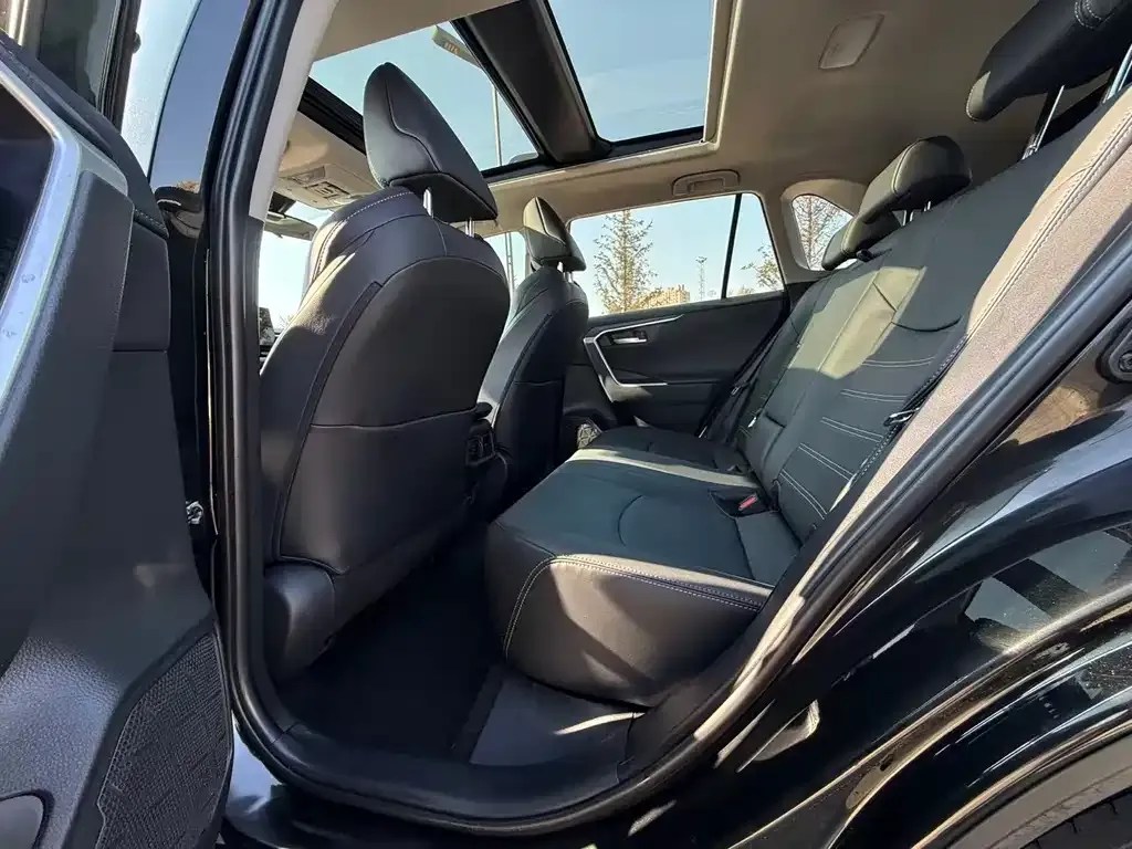 Toyota Wildlander 2023 из CN, фото 5