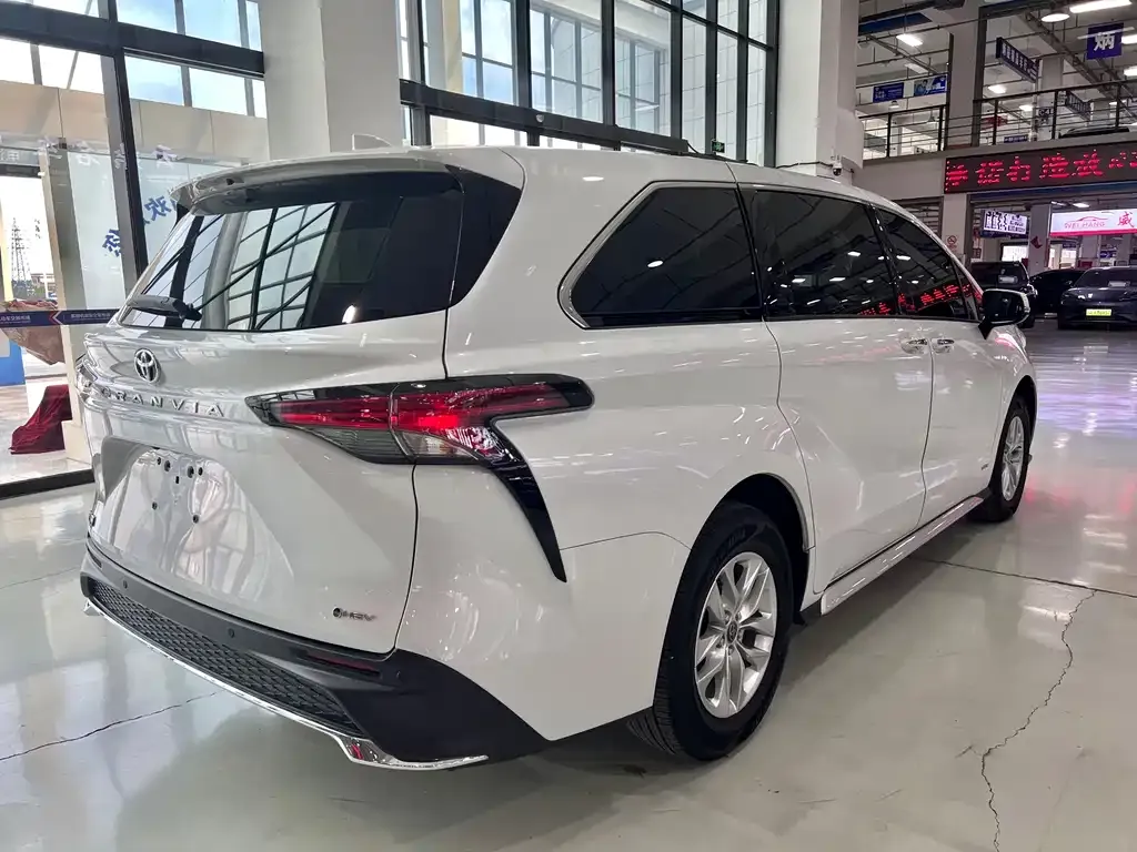 Toyota Granvia 2024 из CN, фото 7