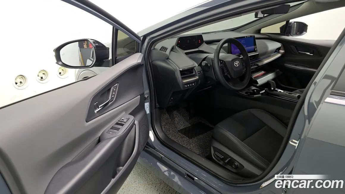 Toyota Prius 2024 из KR, фото 10