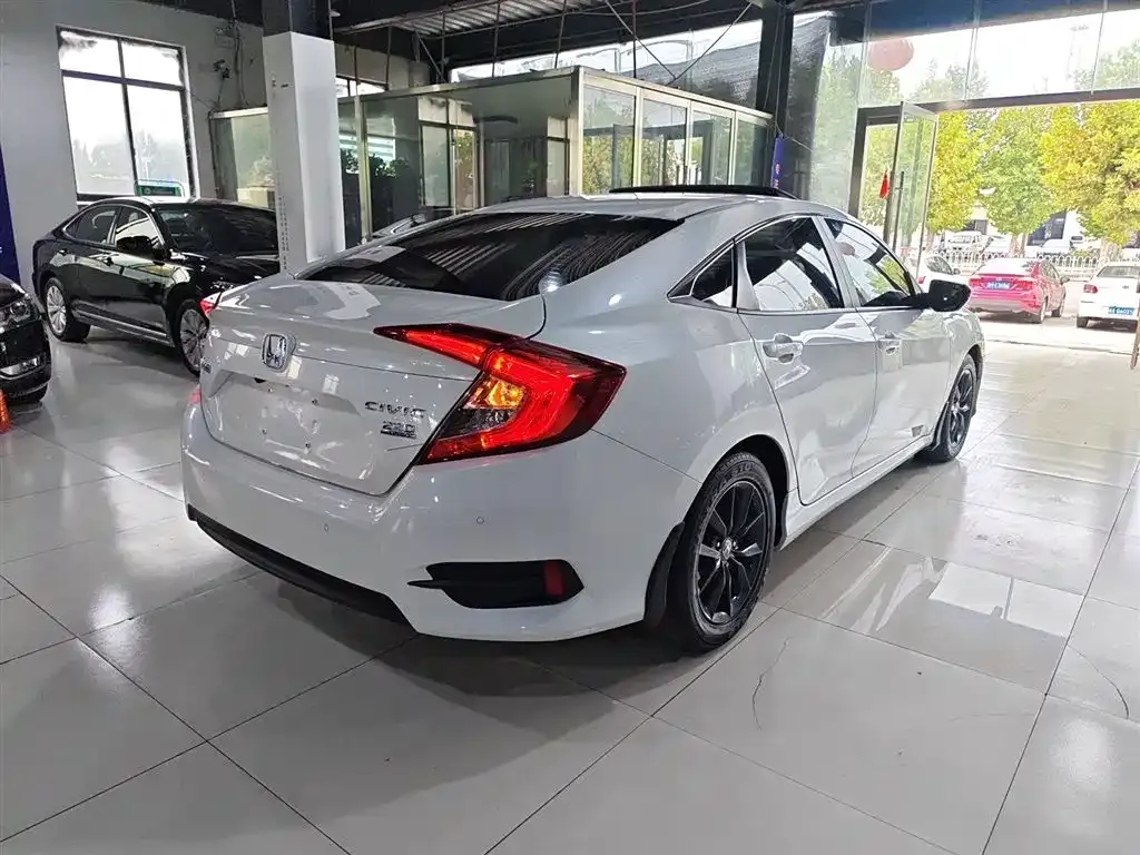 Honda Civic — фото 7