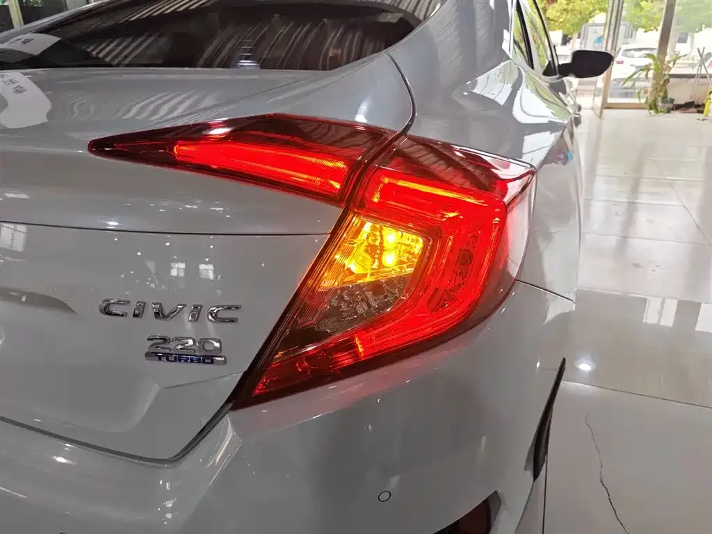Honda Civic — фото 8