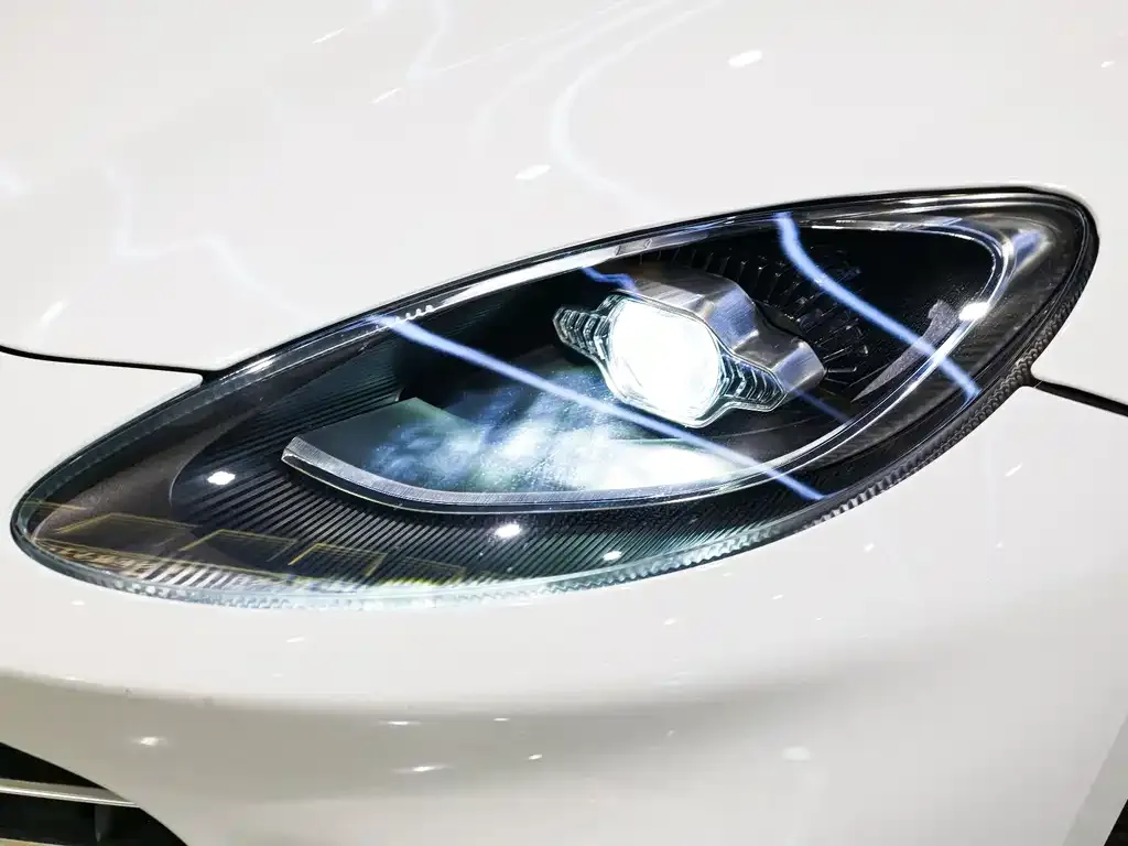 Aston Martin DBX 2022 из CN, фото 8