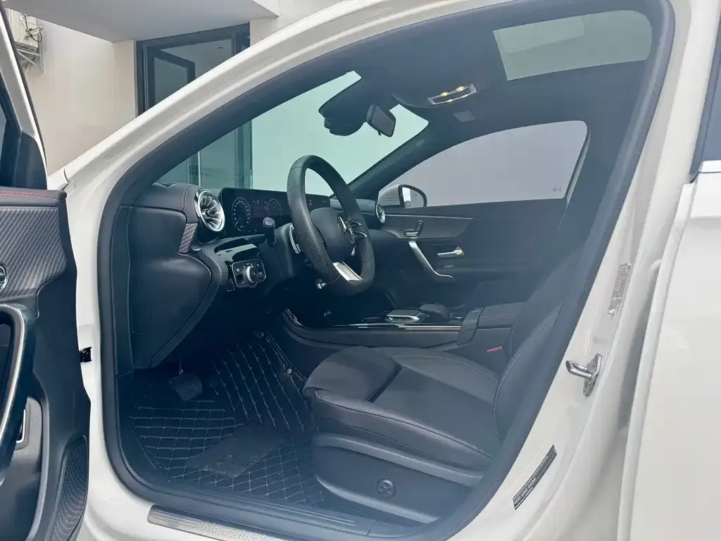 Mercedes-Benz A-Class 2024 из CN, фото 4