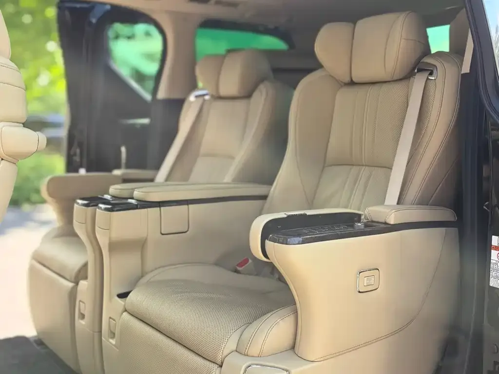 Toyota Vellfire 2022 из CN, фото 8