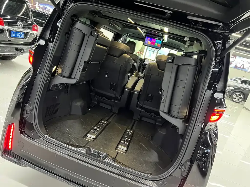 Toyota Vellfire 2024 из CN, фото 8