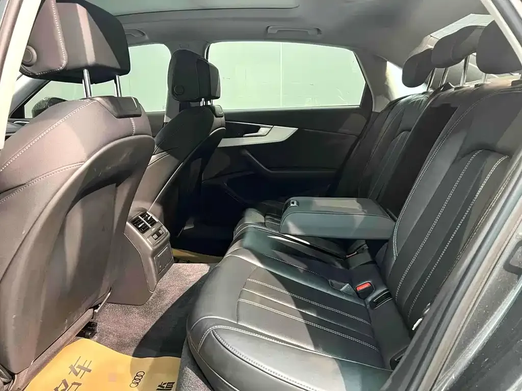 Audi A4L 2023 из CN, фото 6