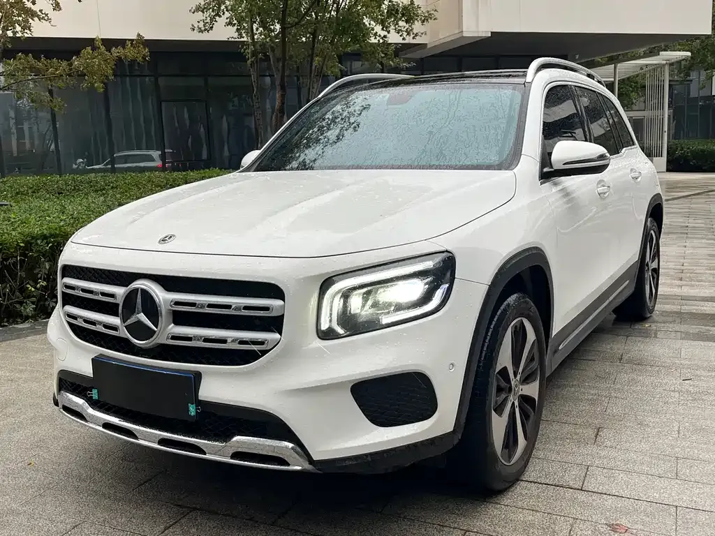 Mercedes-Benz GLB — фото 1