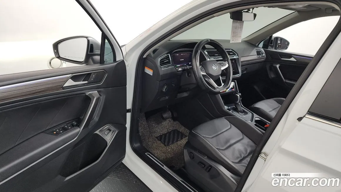 Volkswagen Tiguan — фото 10