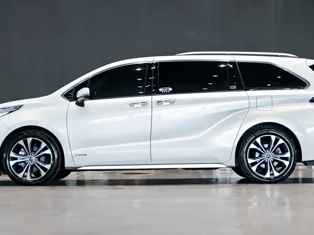 Toyota Granvia — фото 4