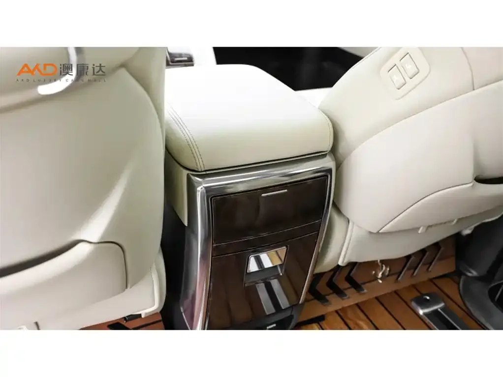 Toyota Alphard — фото 10