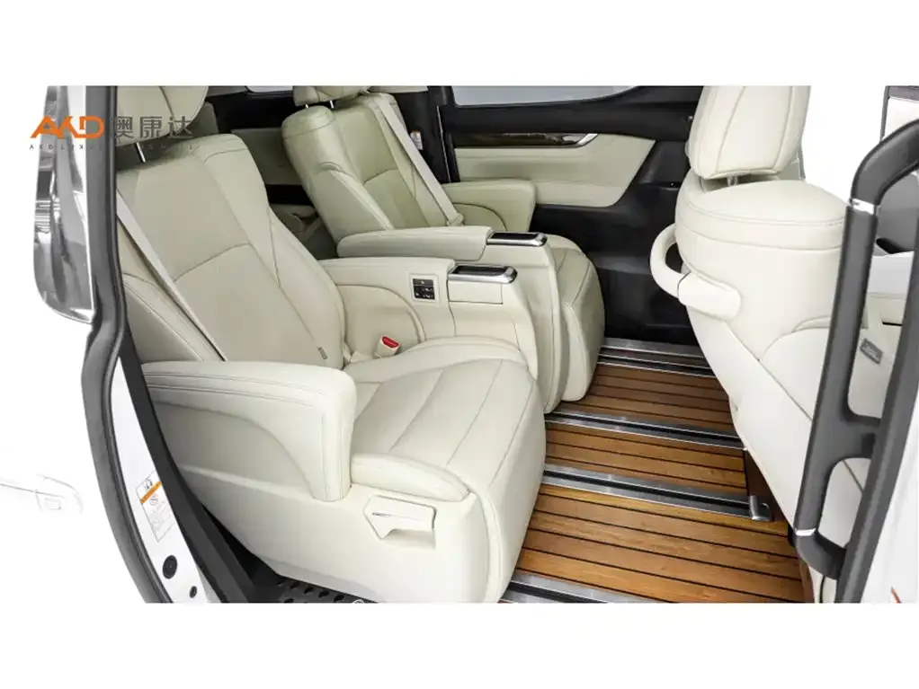Toyota Alphard — фото 8