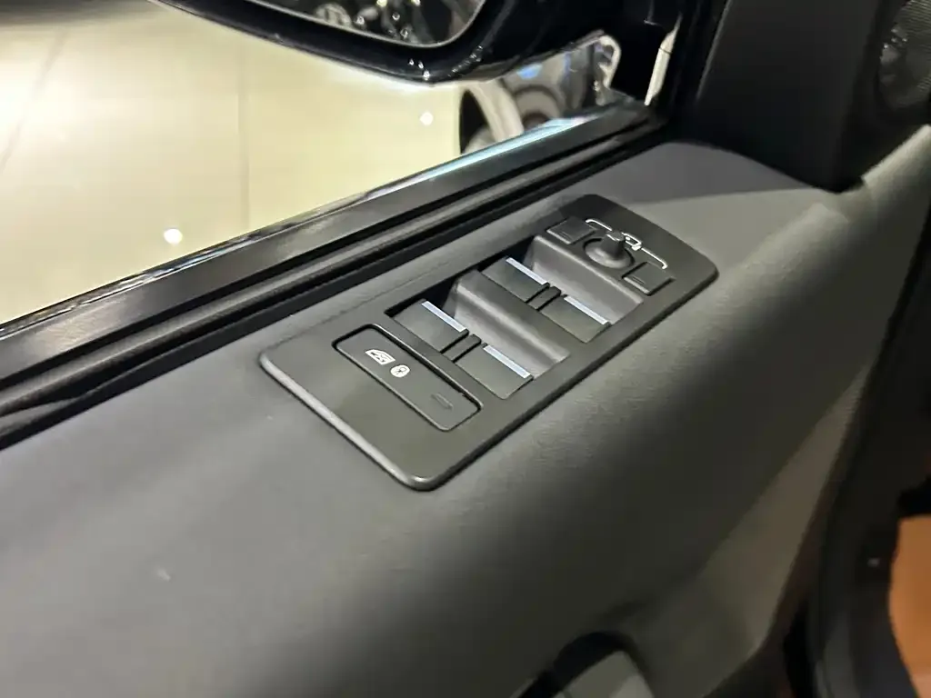 Land Rover Discovery 2023 из CN, фото 5