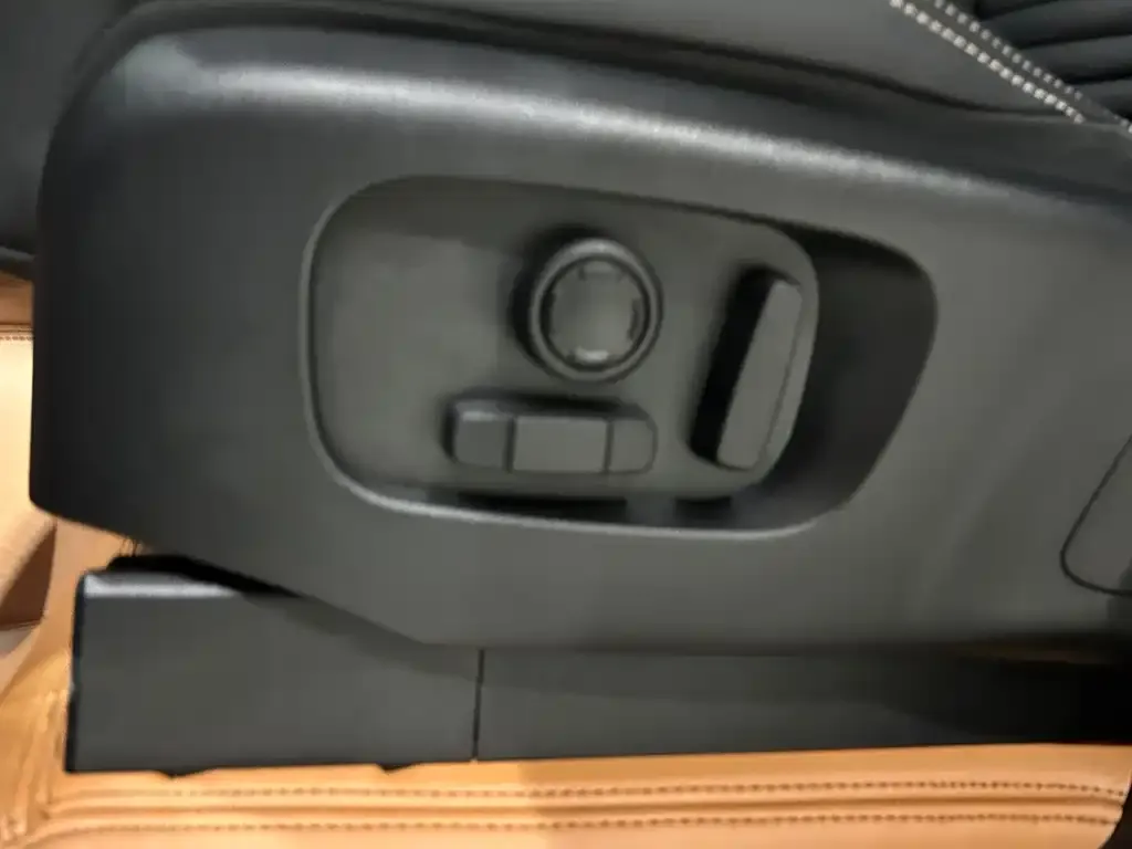 Land Rover Discovery 2023 из CN, фото 8
