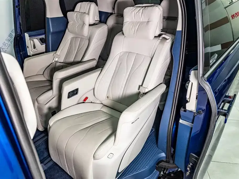 Buick GL8 Hybrid — фото 10