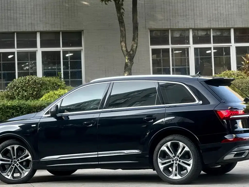 Audi Q7 2021 из CN, фото 4