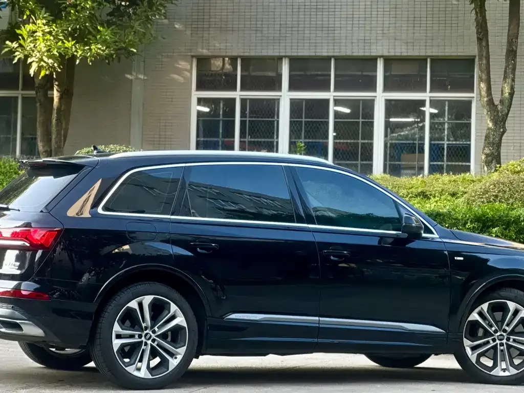Audi Q7 2021 из CN, фото 5