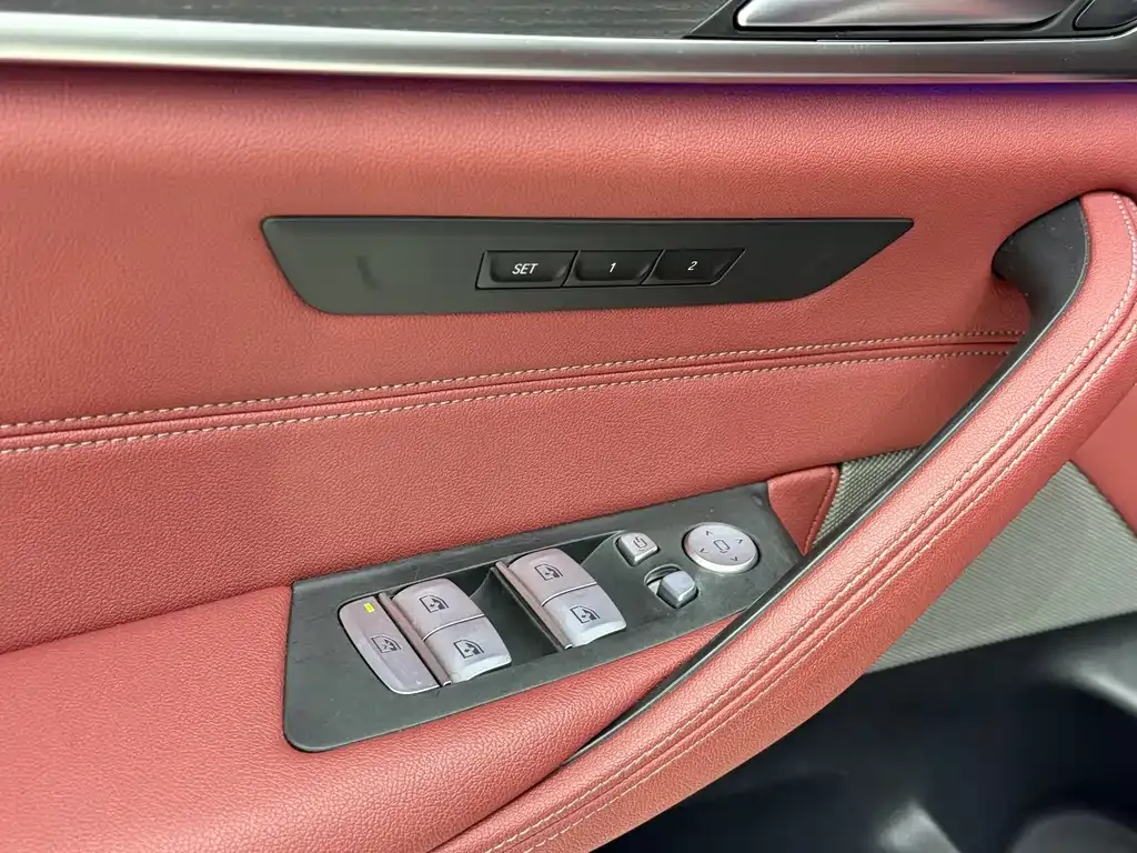 BMW 5 Series 2023 из CN, фото 10