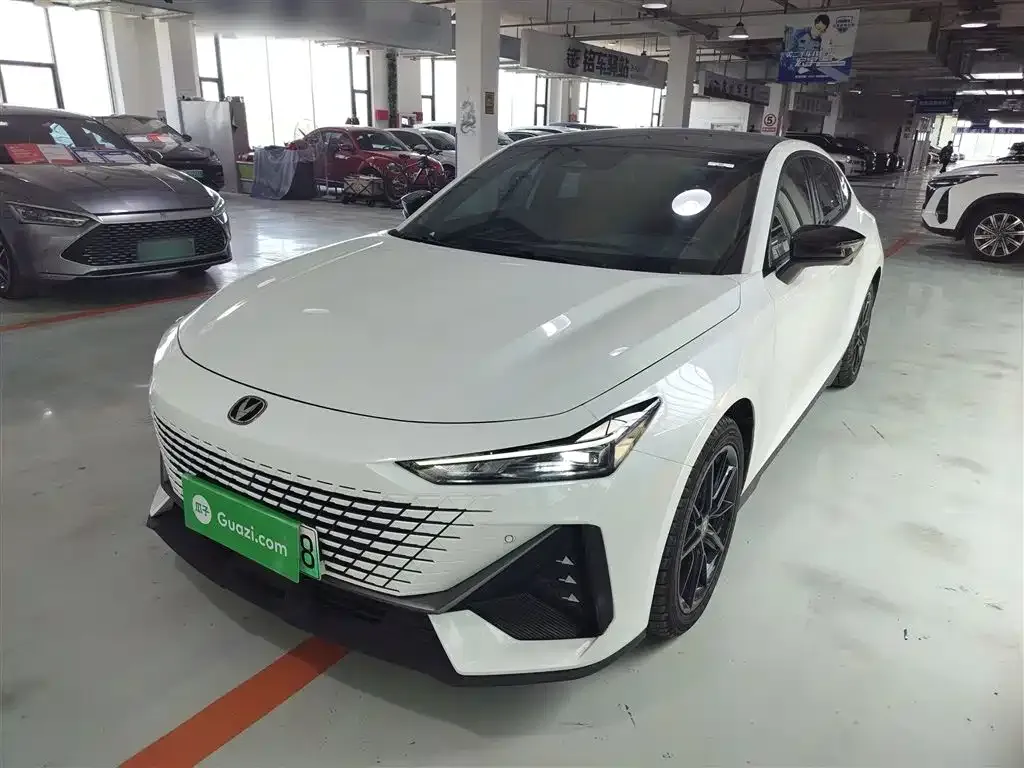 Changan UNI-V iDD — фото 2