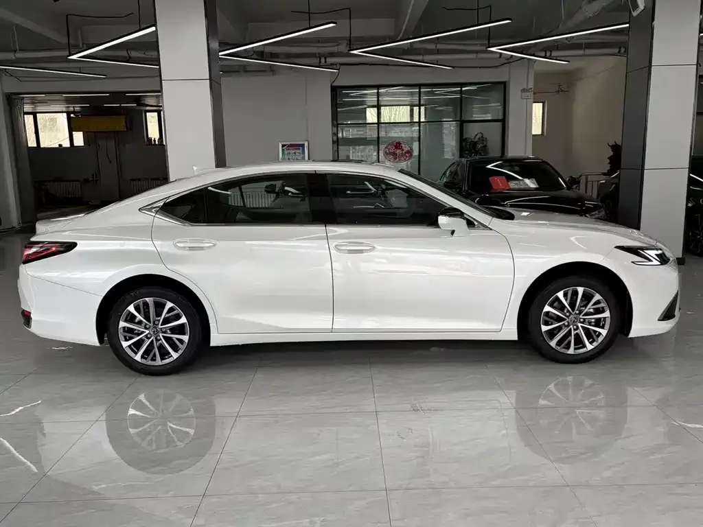 Lexus ES 2025 из CN, фото 2