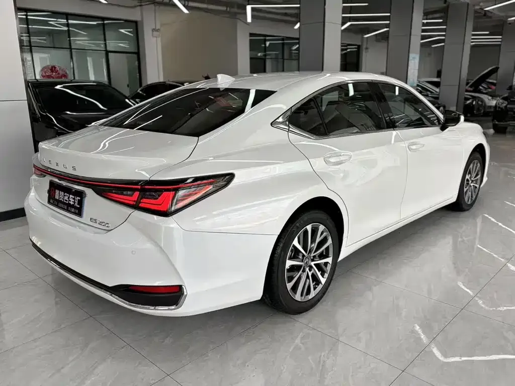 Lexus ES 2025 из CN, фото 5