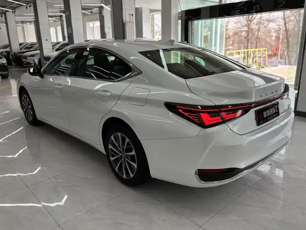 Lexus ES 2025 из CN, фото 8
