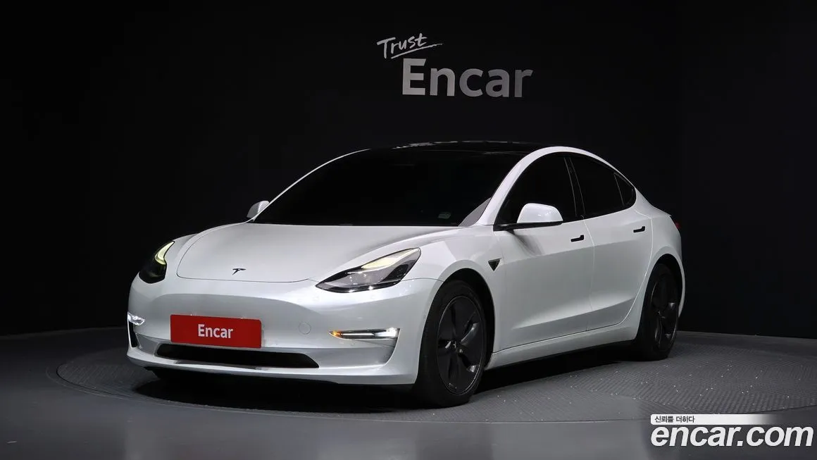Tesla Model 3 — фото 1