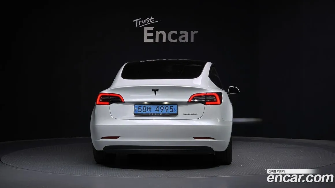 Tesla Model 3 — фото 4