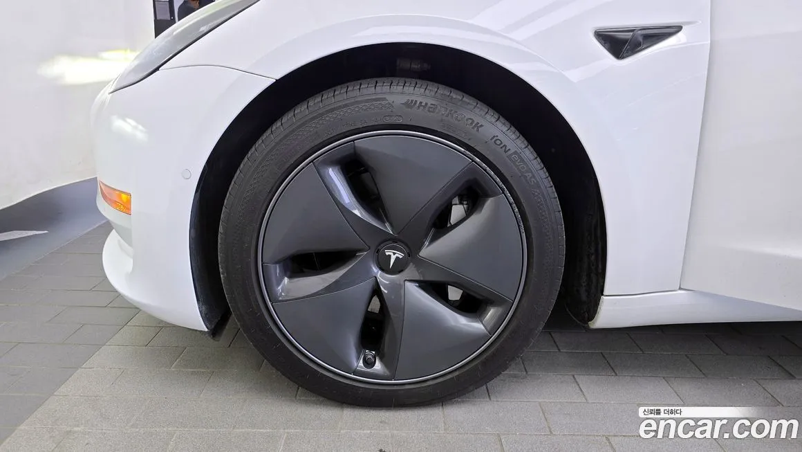 Tesla Model 3 — фото 5