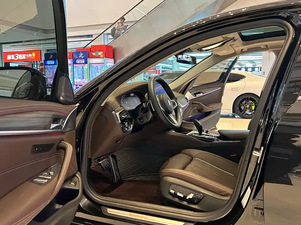 BMW 5 Series 2022 из CN, фото 6