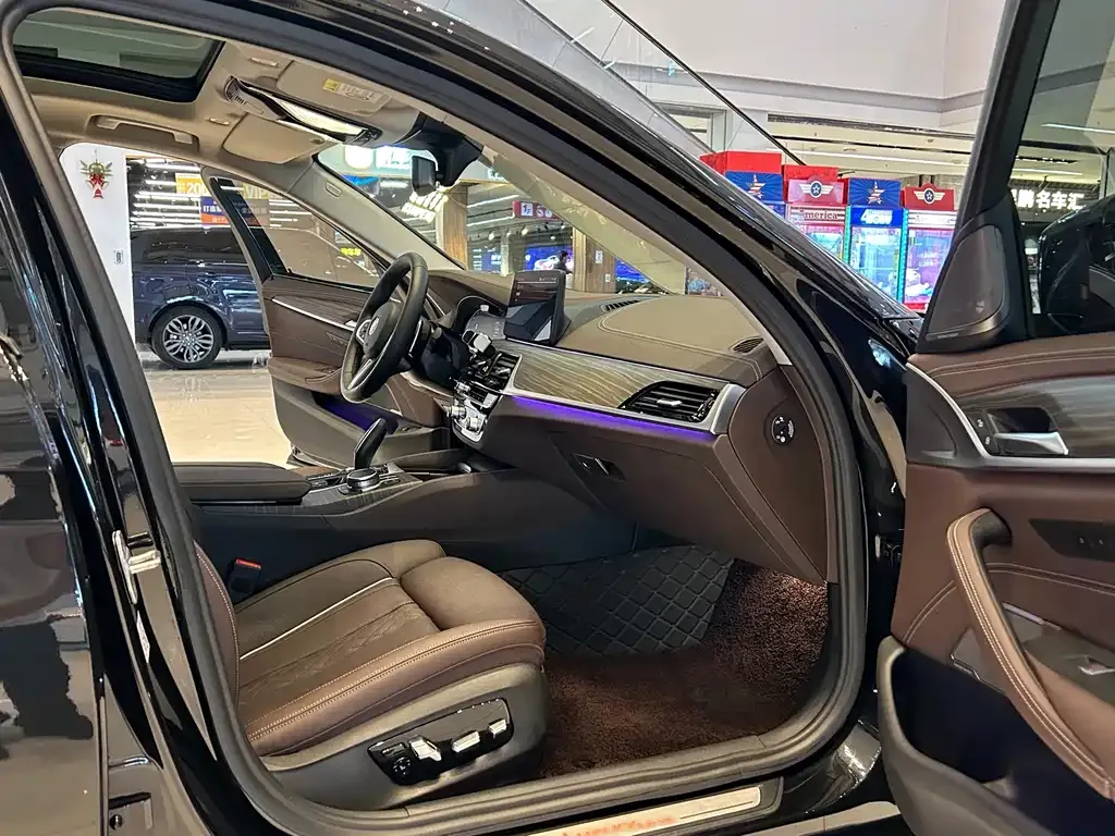BMW 5 Series 2022 из CN, фото 9