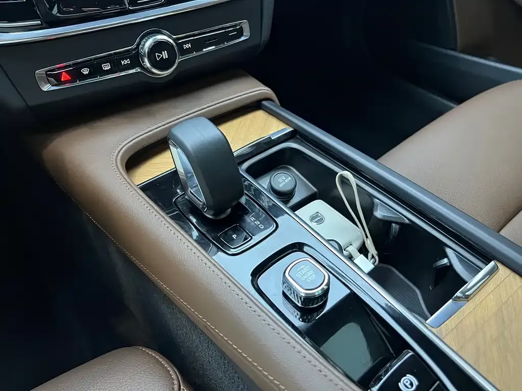 Volvo S90 2024 из CN, фото 6
